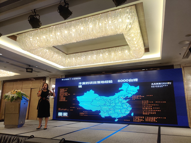 LED燈桿屏智慧路燈LED信息發布屏8.jpg LED燈桿屏智慧路燈LED信息發布屏8.jpg