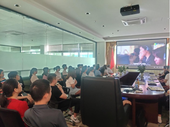 智慧路燈智能燈桿LED燈桿屏3.jpg 智慧路燈智能燈桿LED燈桿屏3.jpg