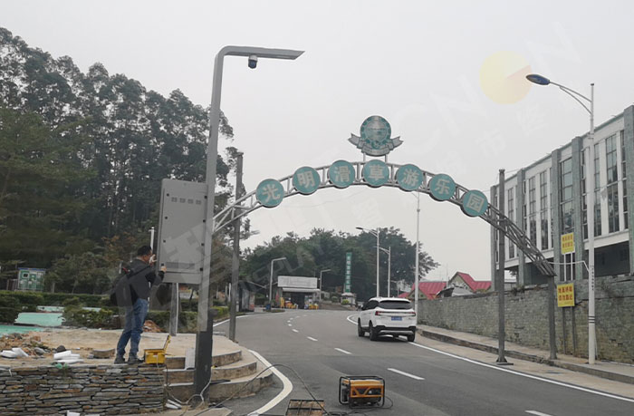 光明滑草游樂園路口的燈桿屏 光明滑草游樂園路口的燈桿屏